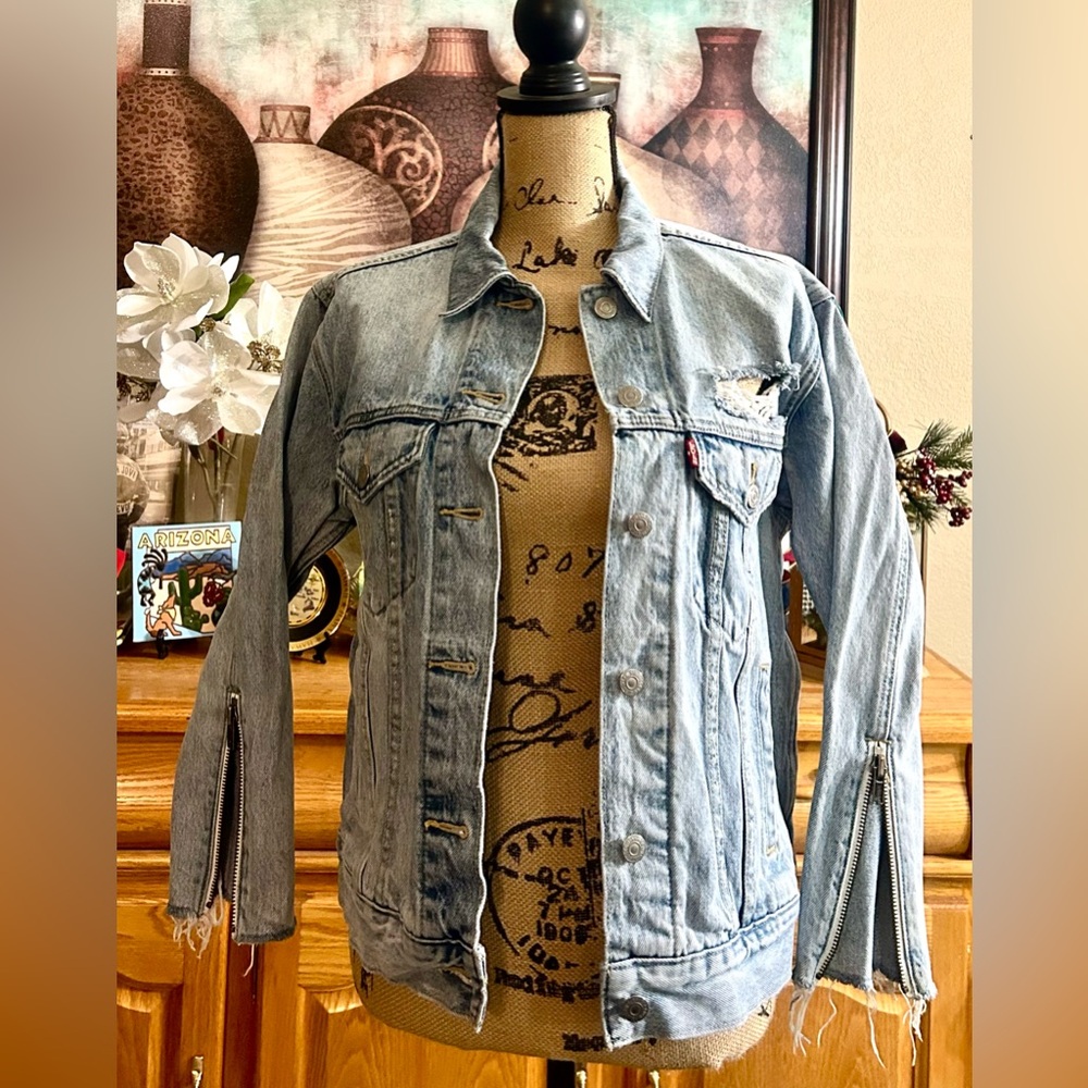 Levis Distressed Denim Trucker Jacket Capital E Tab Zip Sleeves Size Small
